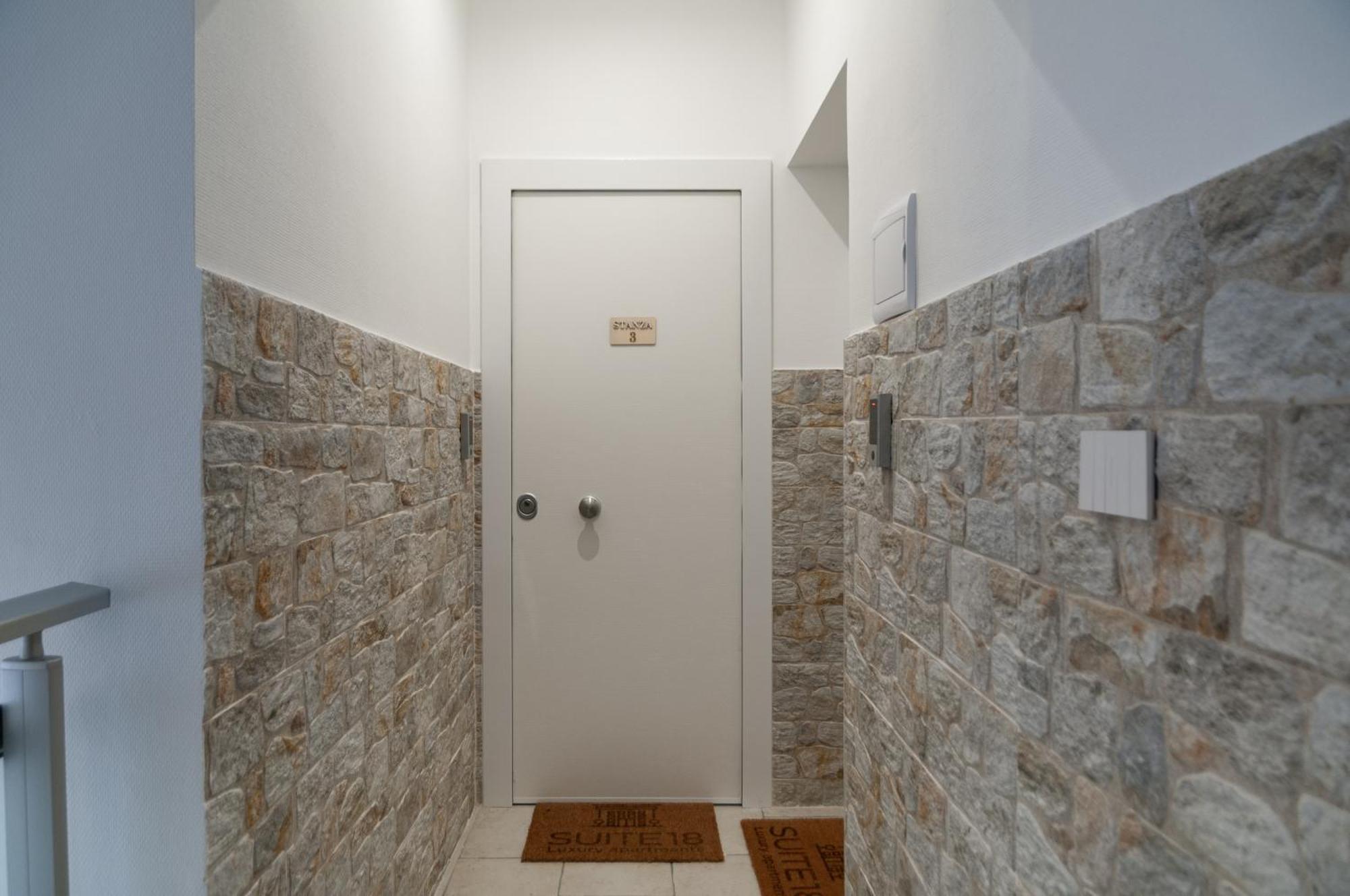 Suite 18 Luxury Apartments Bari Ngoại thất bức ảnh